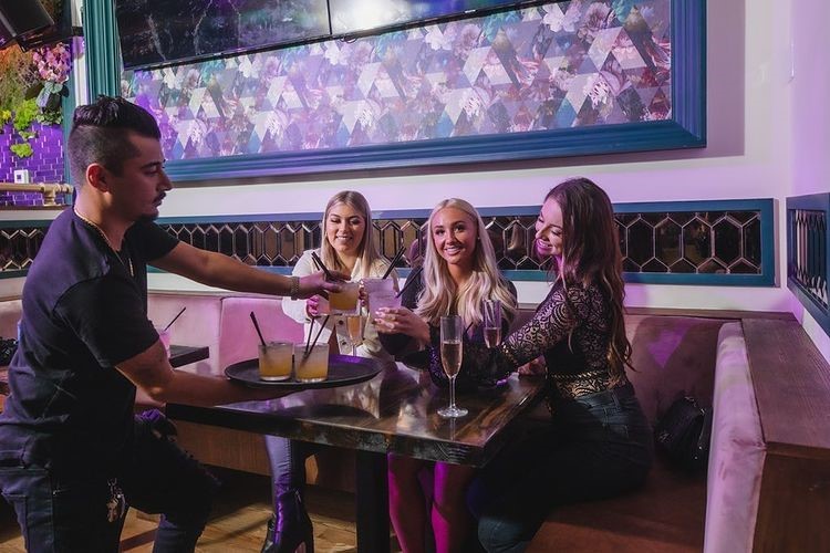 Hush nightclub Chicago party girls guest list go out tonight have fun drinks