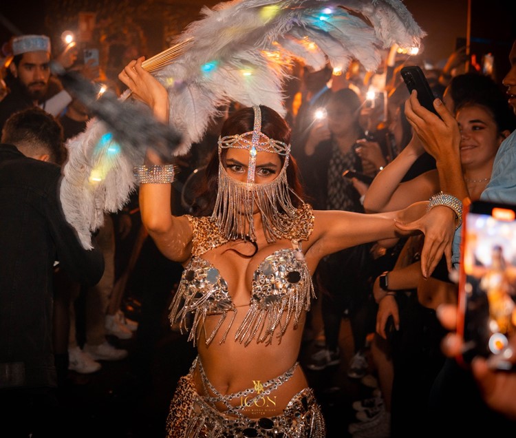 Icon nightclub Madrid pretty exotic dancer belly dancing show event party