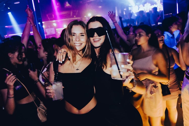 Icon nightclub Madrid pretty girls nightout have fun tonight guest list