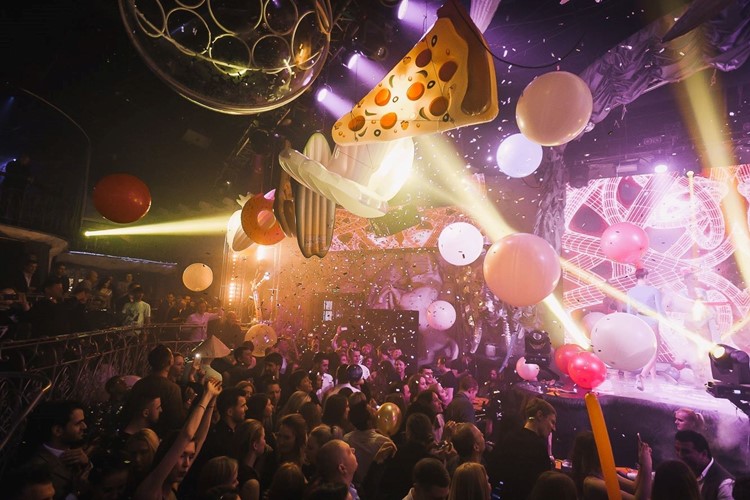 Icon nightclub Moscow party baloons in the air