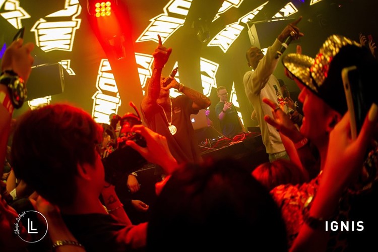 Ignis nightclub Hong Kong crowd dancing party people enjoying nightout best event