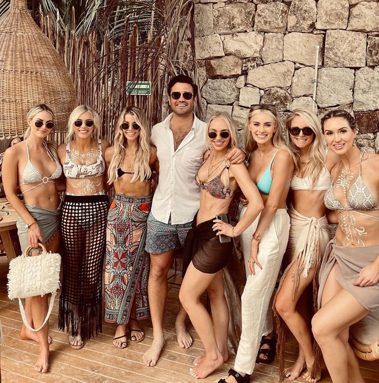 Ilios in Tulum restaurant club girls guy fun group party event go out