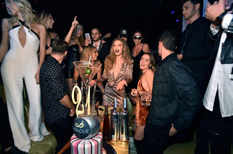 intrigue nightclub las vegas gigi hadid celebrity throwing 21st birthday party at popular club people having fun drinking dancing and celebrating