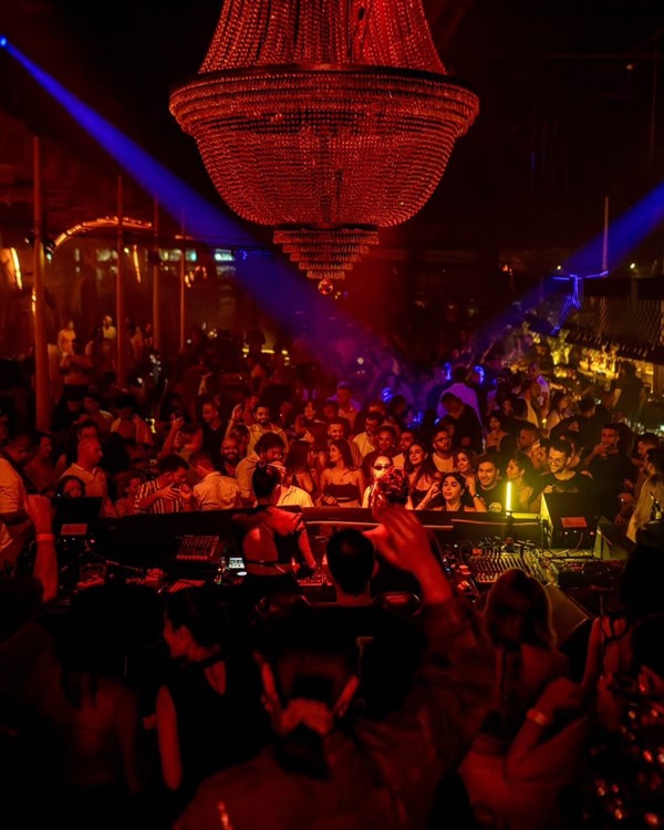 Party at Iris VIP nightclub in Dubai. Find promoters for guest list in Clubbable