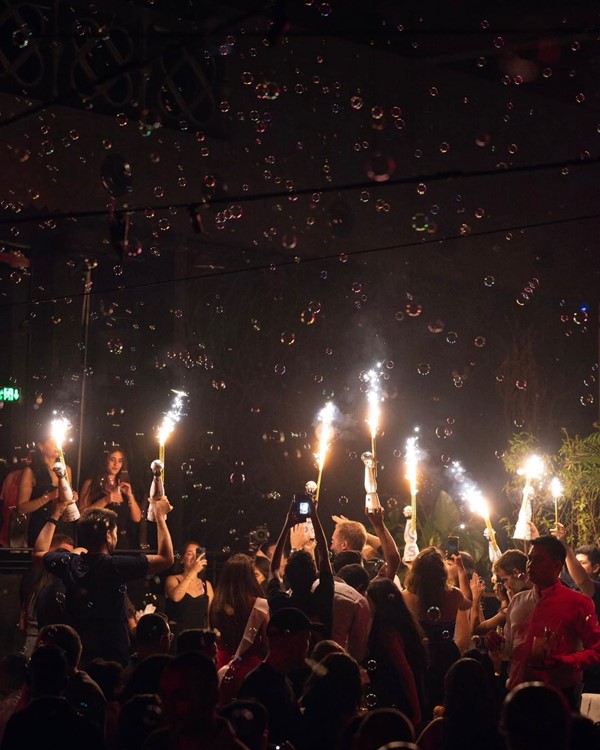 Party at Iris VIP nightclub in Dubai. Find promoters for guest list in Clubbable