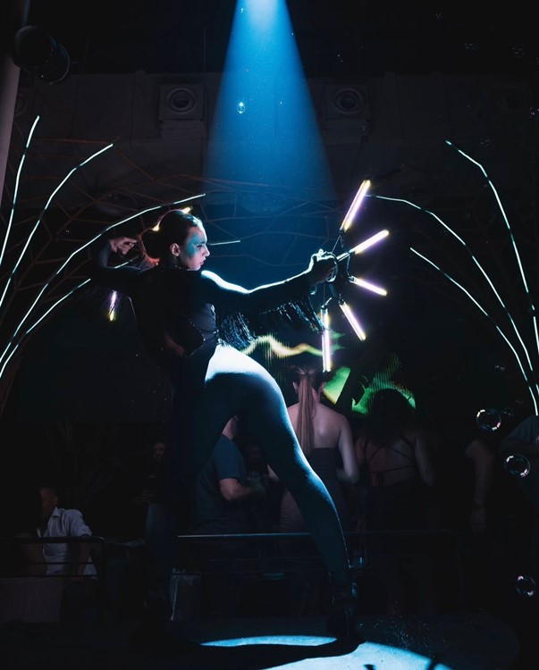 Party at Iris VIP nightclub in Dubai. Find promoters for guest list in Clubbable