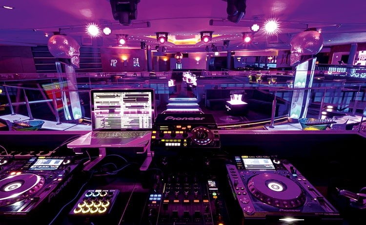 Party at Java VIP nightclub in Geneva. Find promoters for guest list in Clubbable