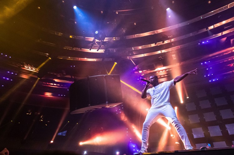 Jewel nightclub Las Vegas live singer concert famous reserve table