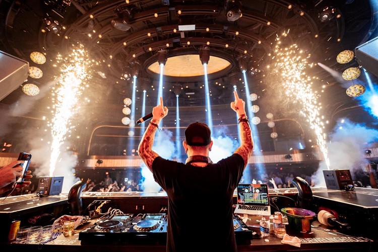 Jewel nightclub Las Vegas live dj party music famous celebrity show