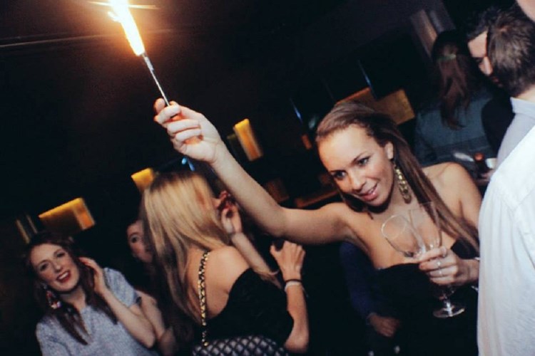 Party på JuJu VIP nattklubb i London. Hitta promoters för gästlista i Clubbable