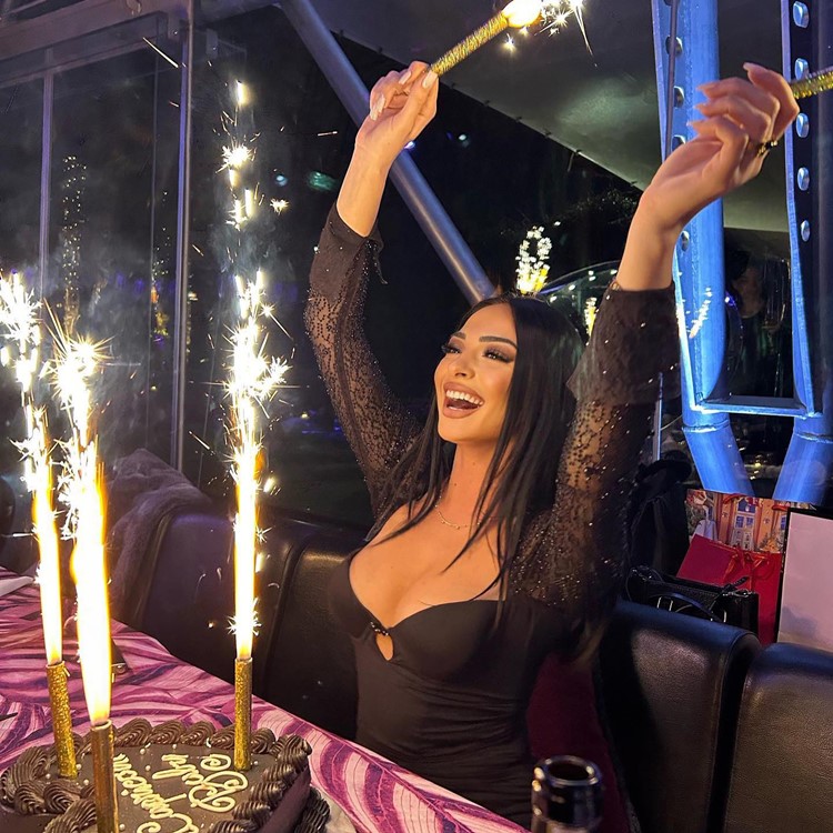 Just Me nightclub Milan celebrate birthday book vip table reserve now