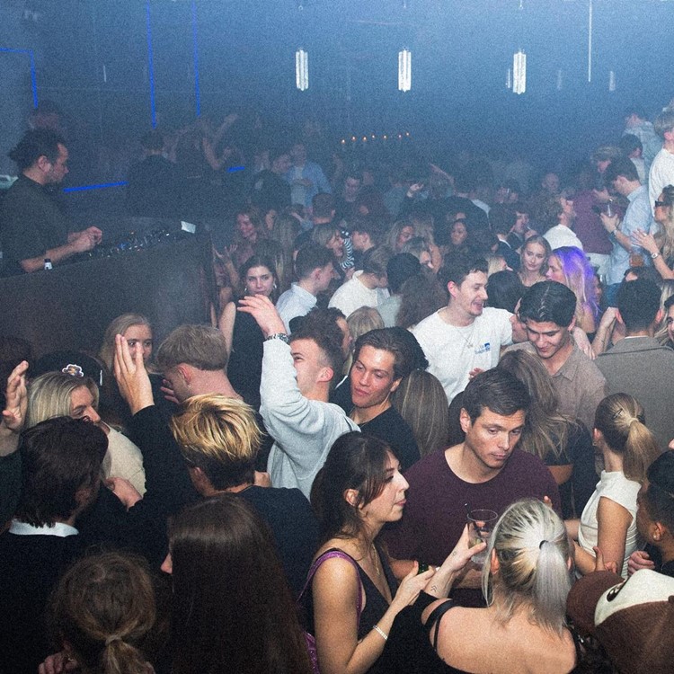 KB3 nightclub Copenhagen crowd dancing fun party event club 