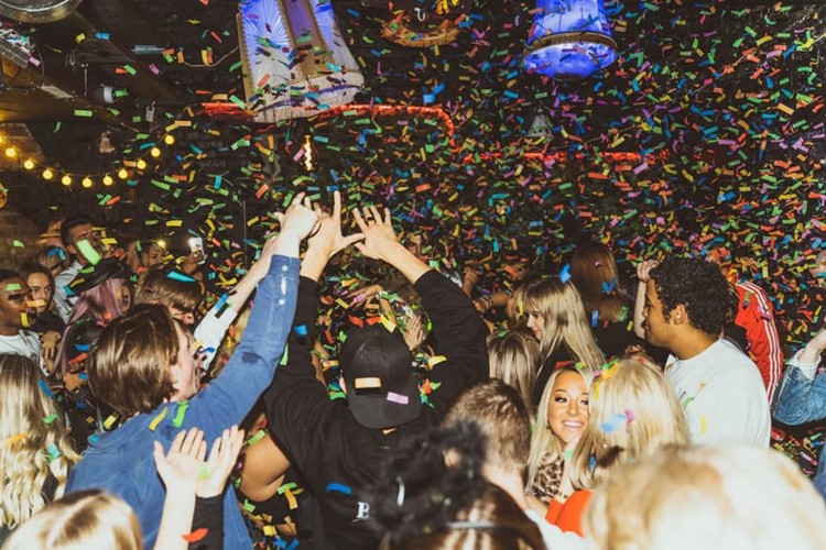KJ10 nightclub Oslo confetti in the air celebrate tonight best young party