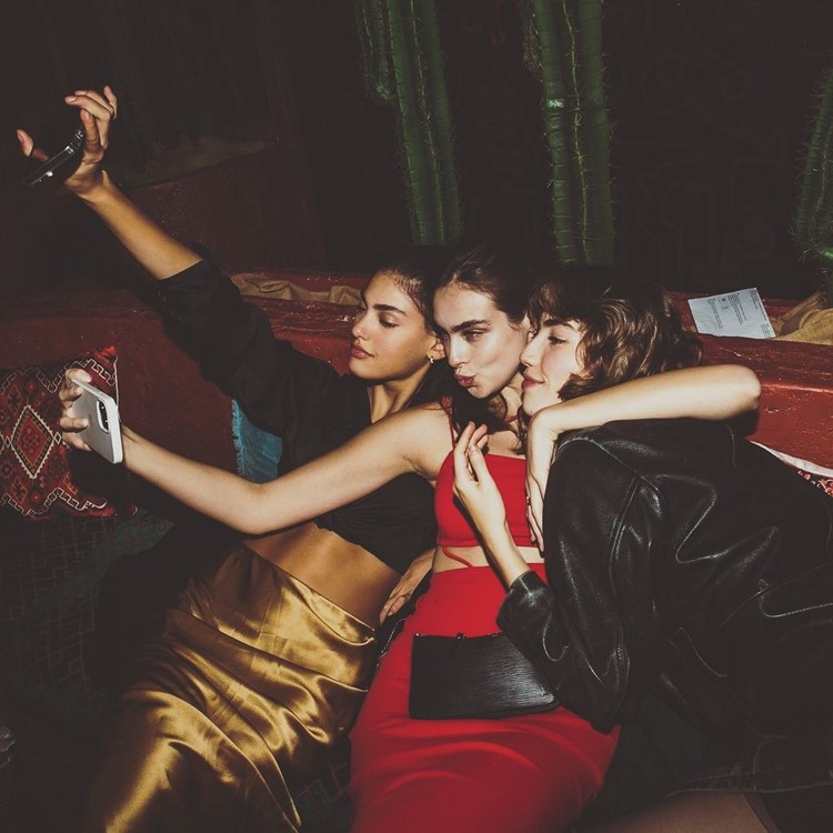 Kaktus nightclub Paris pretty girls models taking pictures guest list dress code