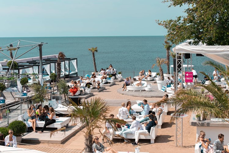 Kallis in Visby club cabana sunbed beach club party