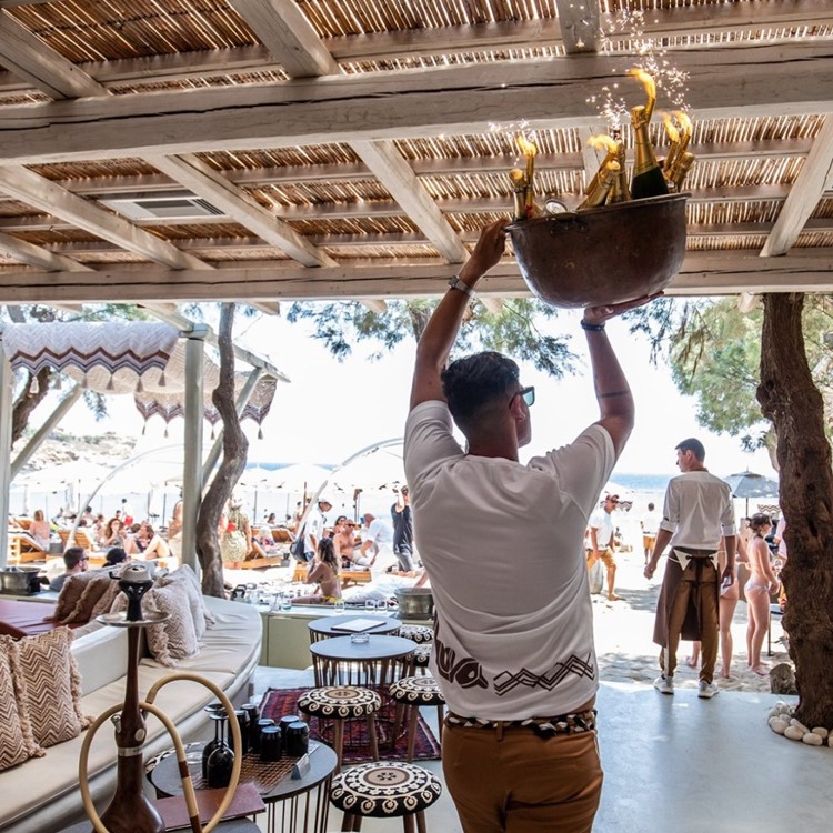 Kalua club Mykonos book your table reserve vip tables bottle parade 