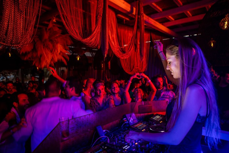 Kalua club Mykonos nightlife clubbing evening parties