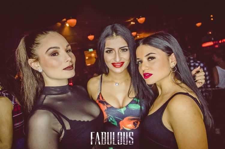 Kaufleuten Club nightclub Zurich sexy girls dancing drinking alcohol