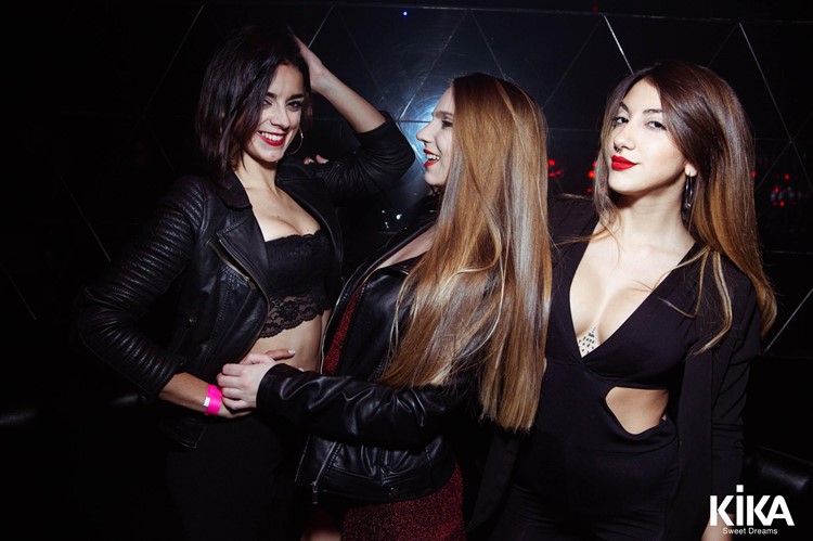Kika nightclub Buenos Aires three pretty brunette girls posing having fun party