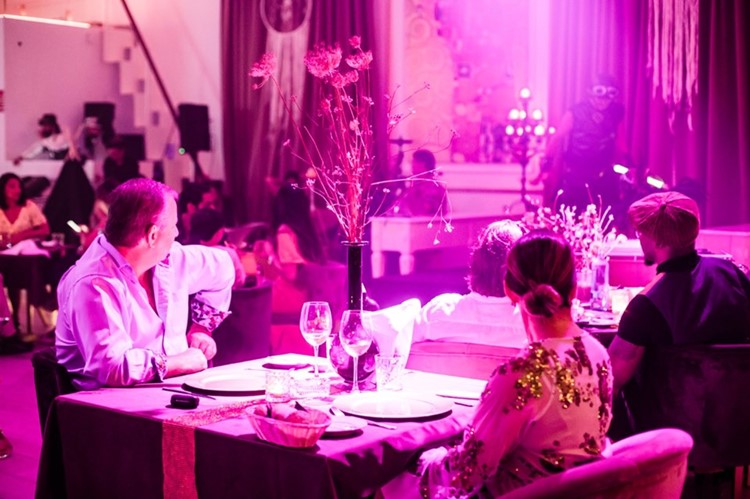 Kitch restaurant club Marbella dinner eat drinks alcohol bottles cocktails reserve your own table book now experience vip dinning shows