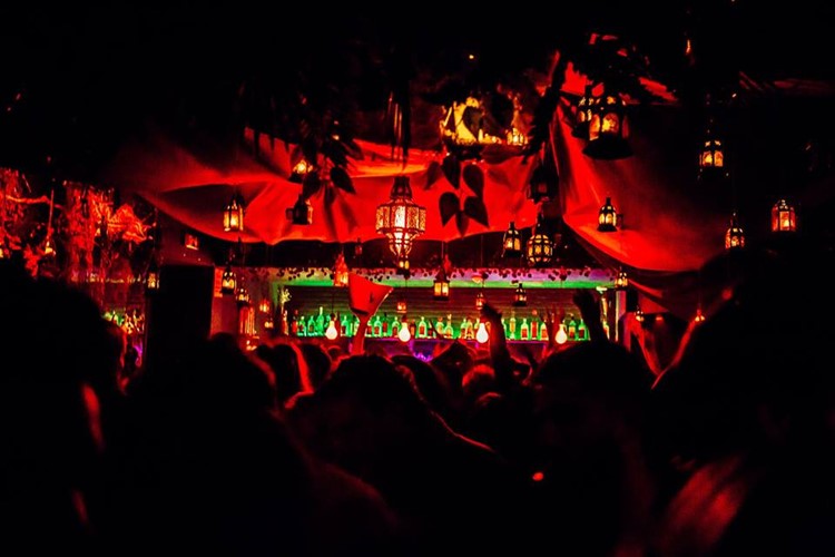 Komma nightclub Paris view of the club crowd going crazy fun night go out tonight lights show only Wednesday 