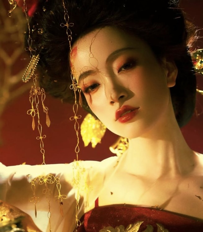 Party at Kuku VIP nightclub in Paris. Find promoters for guest list in Clubbable