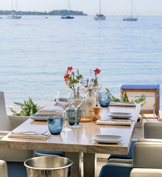 Soirée dans la boîte L’Ecrin Plage VIP à Cannes. Trouvez des promoteurs pour la liste des invités sur Clubbable