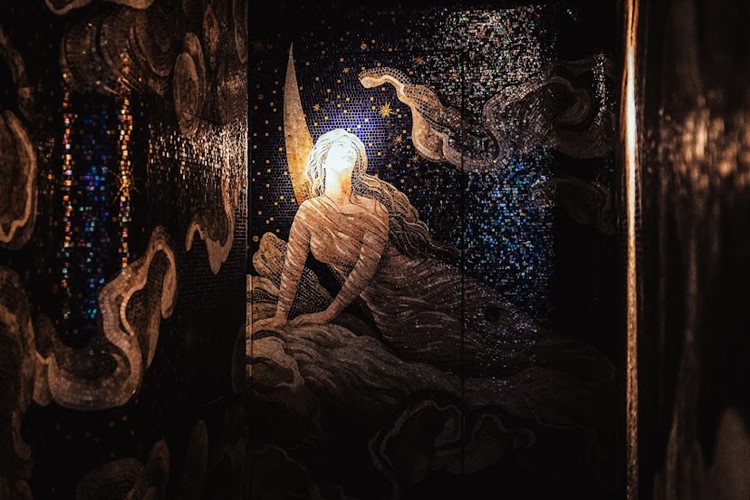 Party at L’aventure VIP nightclub in Paris. Find promoters for guest list in Clubbable