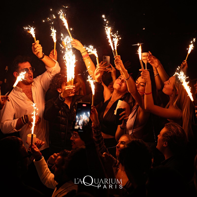 L'Aquarium nightclub in Paris book your vip table now reserve go out tonight