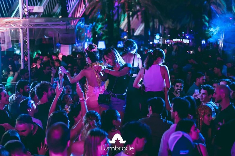 L'Umbracle nightclub Valencia crowd partying clubbing fun nightout go out