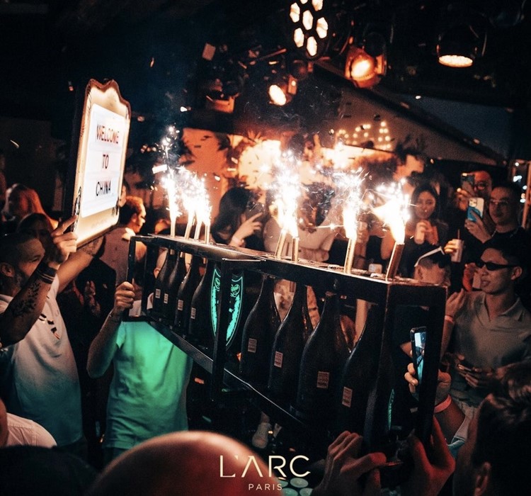 Party at L'arc VIP nightclub in Cannes. Find promoters for guest list in Clubbable