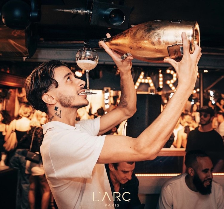 Party at L'arc VIP nightclub in Cannes. Find promoters for guest list in Clubbable