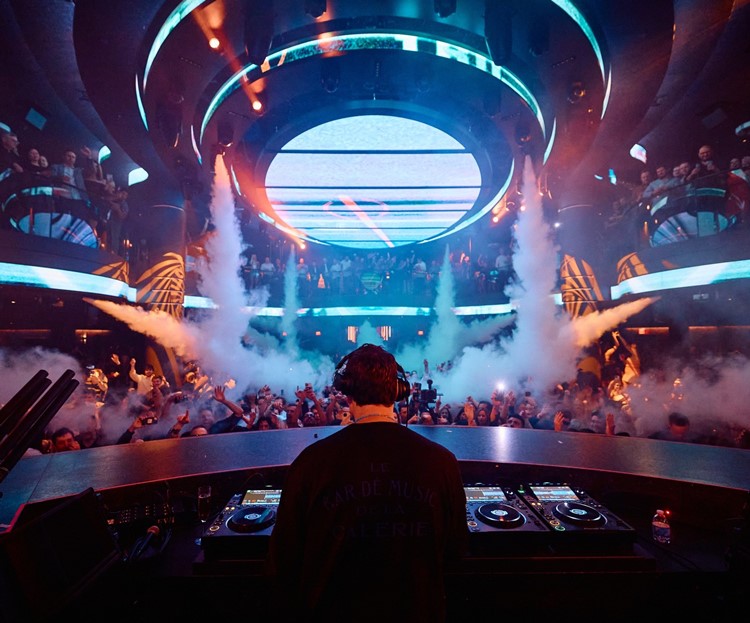 Liv, famous, live, dj, mix, music, dance all night, clubbing, partying, dancing