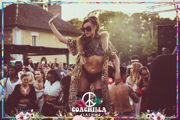 La Chill pool club Paris exotic dancer in costume bikinis animal print show event dance stage