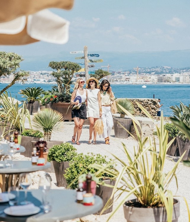 Soirée dans la boîte La Guerite VIP à Cannes. Trouvez des promoteurs pour la liste des invités sur Clubbable