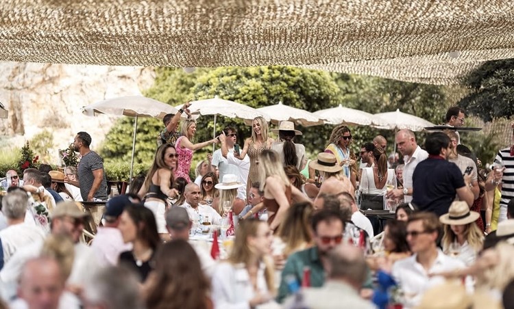 Soirée dans la boîte La Guerite VIP à Cannes. Trouvez des promoteurs pour la liste des invités sur Clubbable