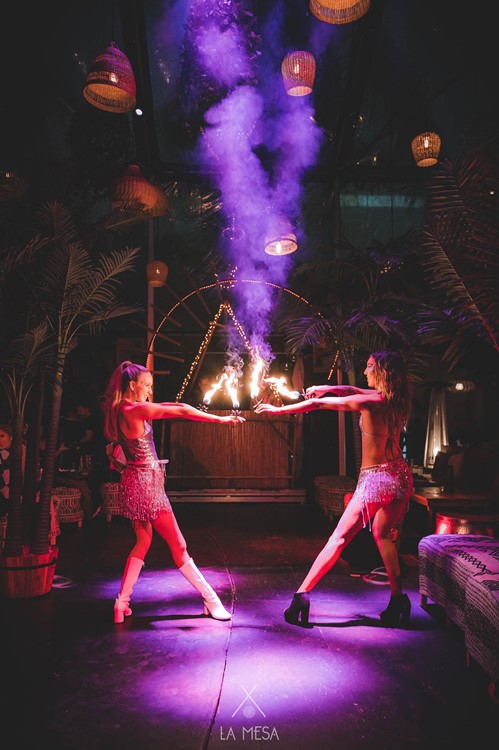 La Mesa club Los Angeles live show event entertainment dinner tables