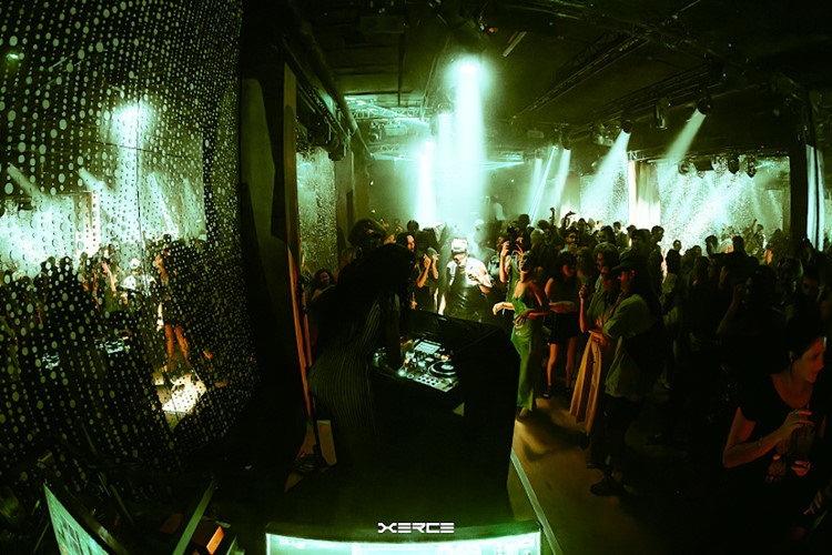 Party på La Nuit VIP nattklubb i Paris. Hitta promoters för gästlista i Clubbable