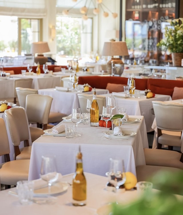 Soirée dans la boîte La Petite Maison VIP à Cannes. Trouvez des promoteurs pour la liste des invités sur Clubbable