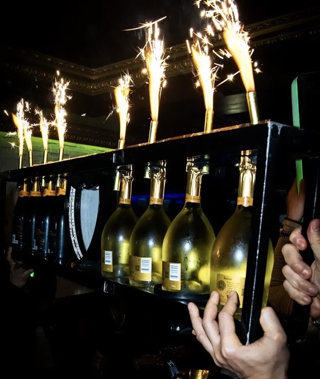 Party på Le Vendôme VIP nattklubb i Paris. Hitta promoters för gästlista i Clubbable