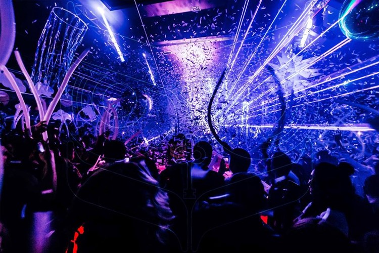Lalaland nightclub Paris big party event show confetti 
