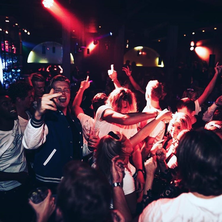 Lawo Club nightclub Oslo people dancing fun party show