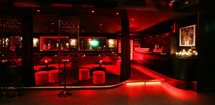 Party at Le Baron VIP nightclub in Paris. Find promoters for guest list in Clubbable