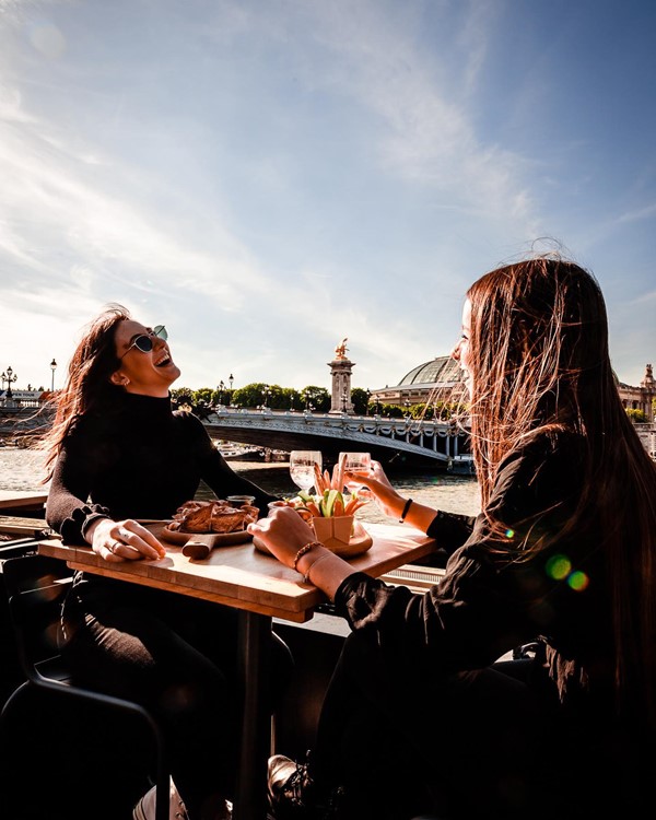 Le Flow terrace Paris outdoor open during pandemic fun event music live dj