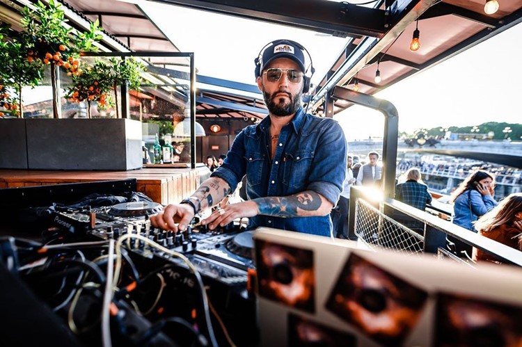 Le Flow terrace Paris book vip table reserve dj techno house live event party