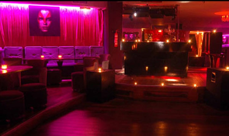 Party at Le Madam VIP nightclub in Paris. Find promoters for guest list in Clubbable