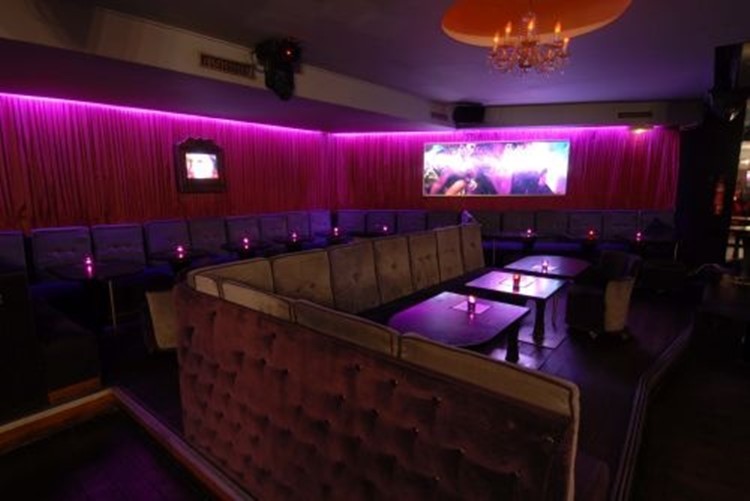 Party at Le Madam VIP nightclub in Paris. Find promoters for guest list in Clubbable