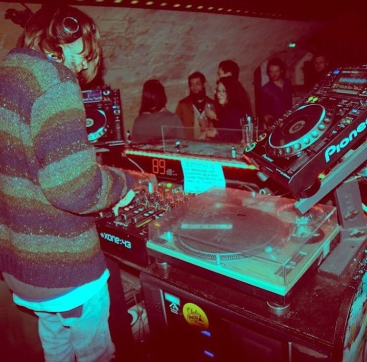 Le Panic Room nightclub Paris dj mixing music for crowd