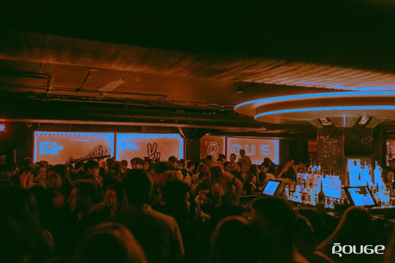 Le Rouge nightclub Montreal barman pouring alcohol drinks at bar