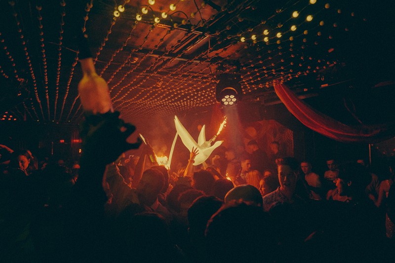 Le Rouge nightclub Montreal book vip table celebrate birthday hen bachelor bubbles parade